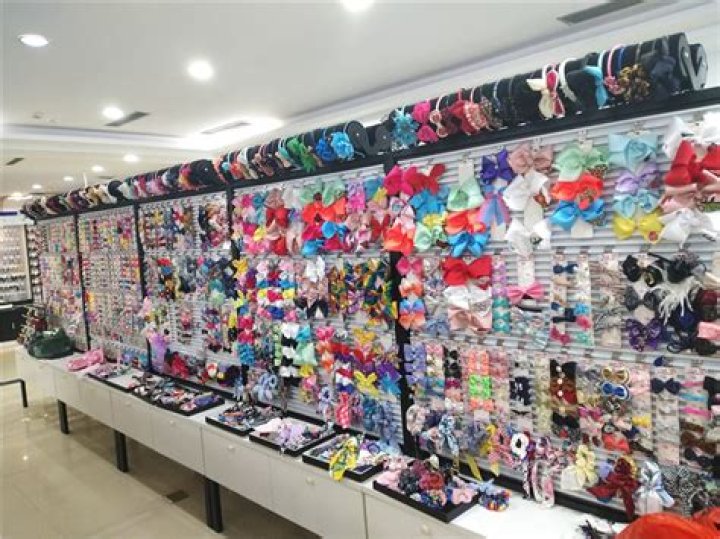 10 Hair Accessories Wholesale Suppliers in NYC Wholesale hair accessories, Jewellery display