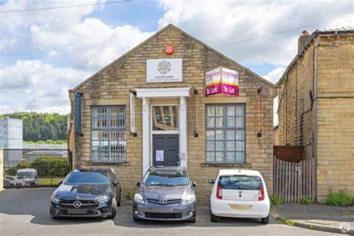 301 Leeds Road, Huddersfield