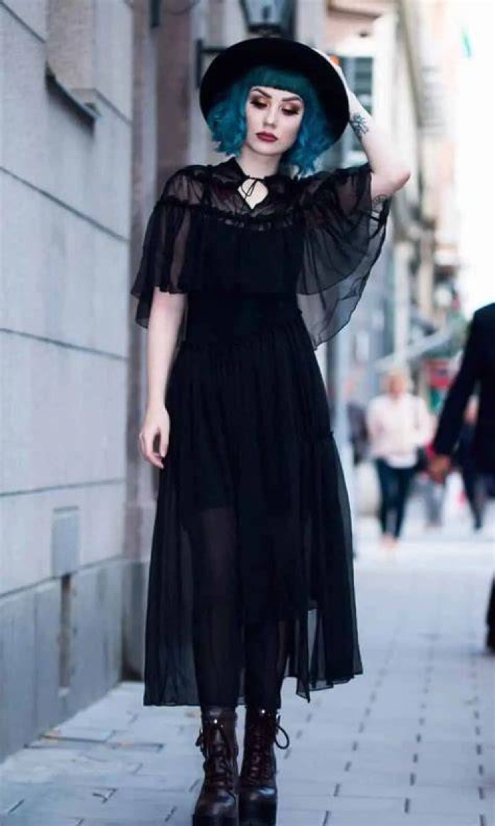 33 Bewitching Goth Outfit Ideas Goth dress, Alternative outfits, Edgy outfits