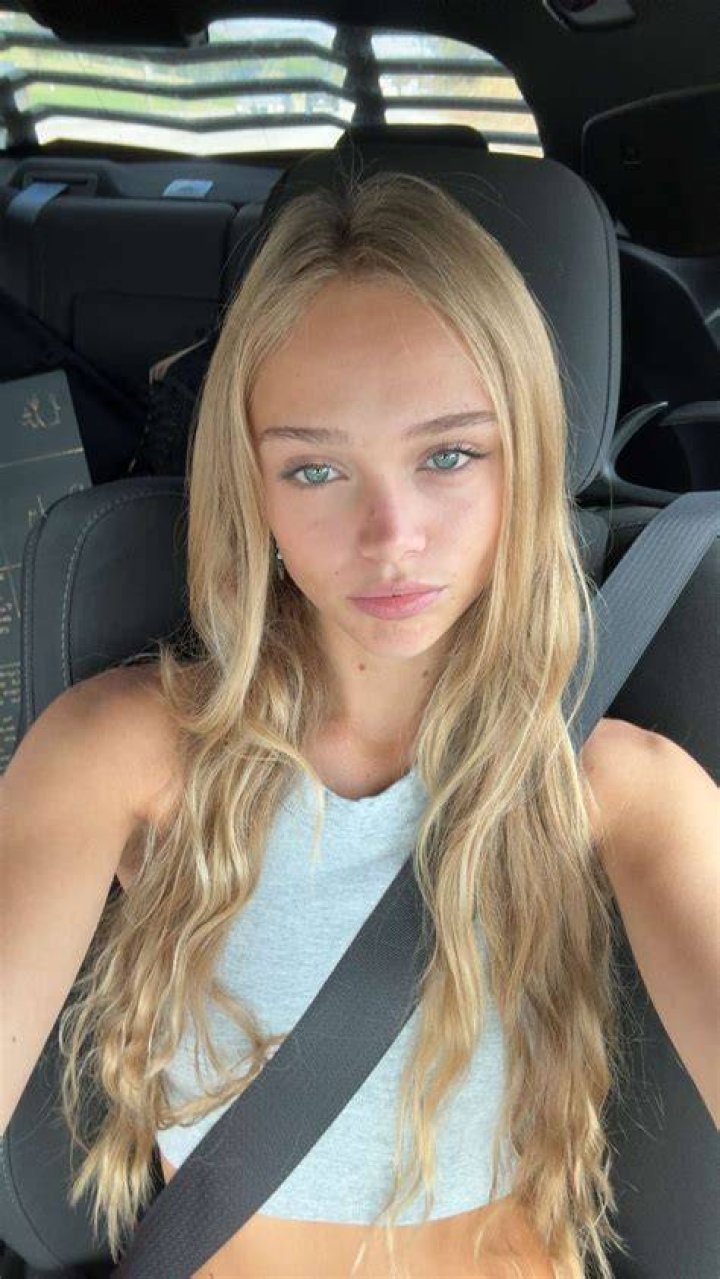 4 Hot Sexy Kyla Dodds Bikini Pics