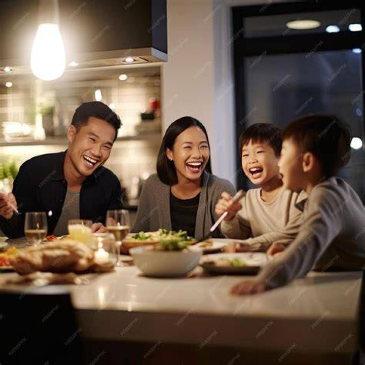 A family having dinner. | Source: Getty Images