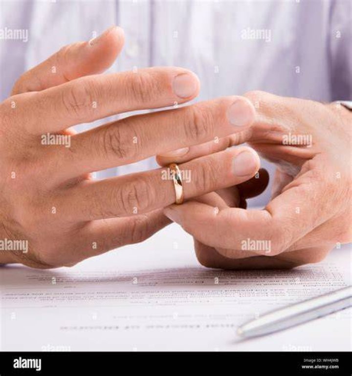 A man removing his ring | Source: Getty Images