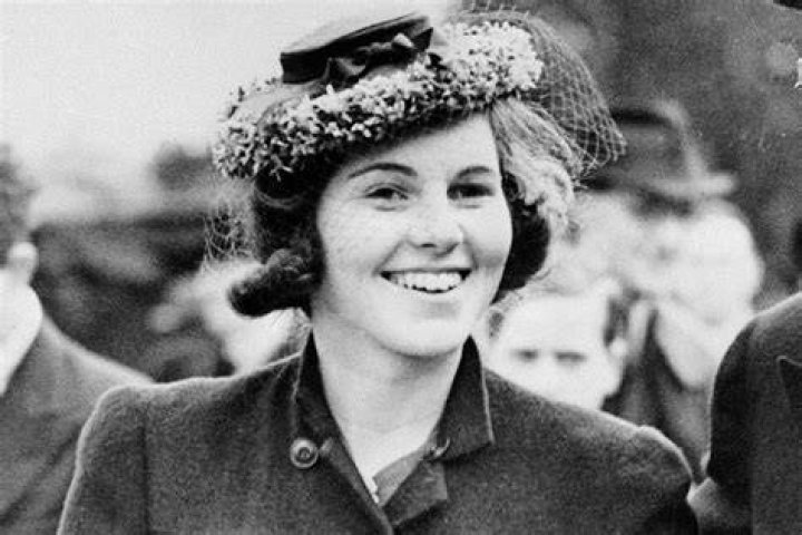 A picture of Rosemary Kennedy before and after her lobotomy | Photo: Getty Images