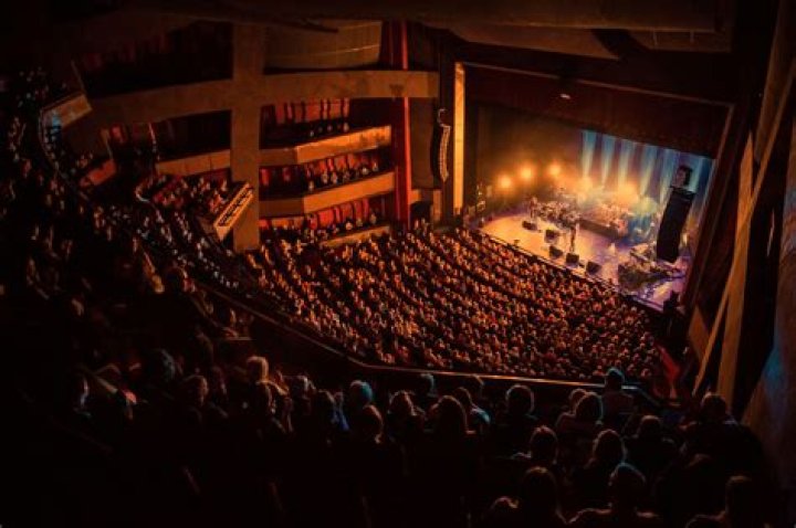 A theatre filled with an audience. | Photo: Flickr