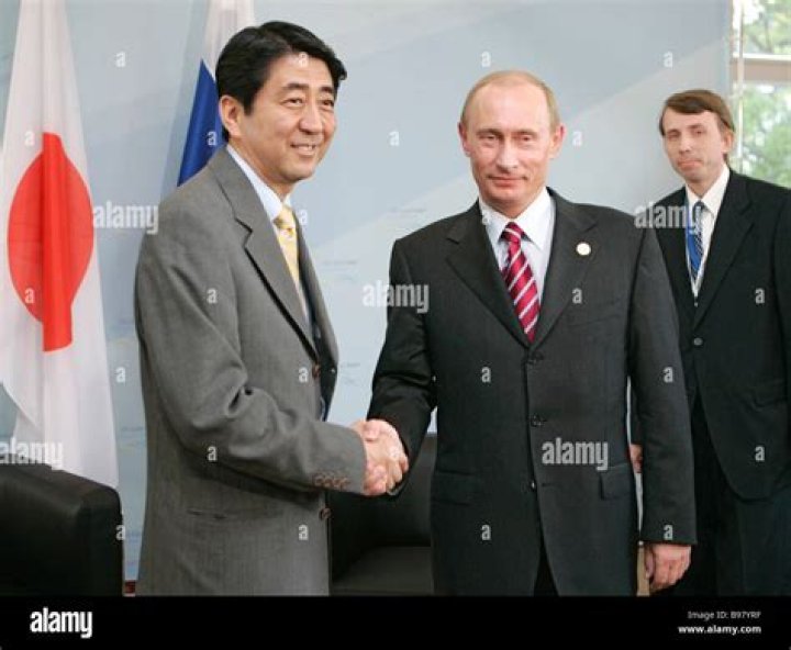 Abe with Russian President Vladimir Putin at the G20 Summit in Hamburg, Germany, in 2017