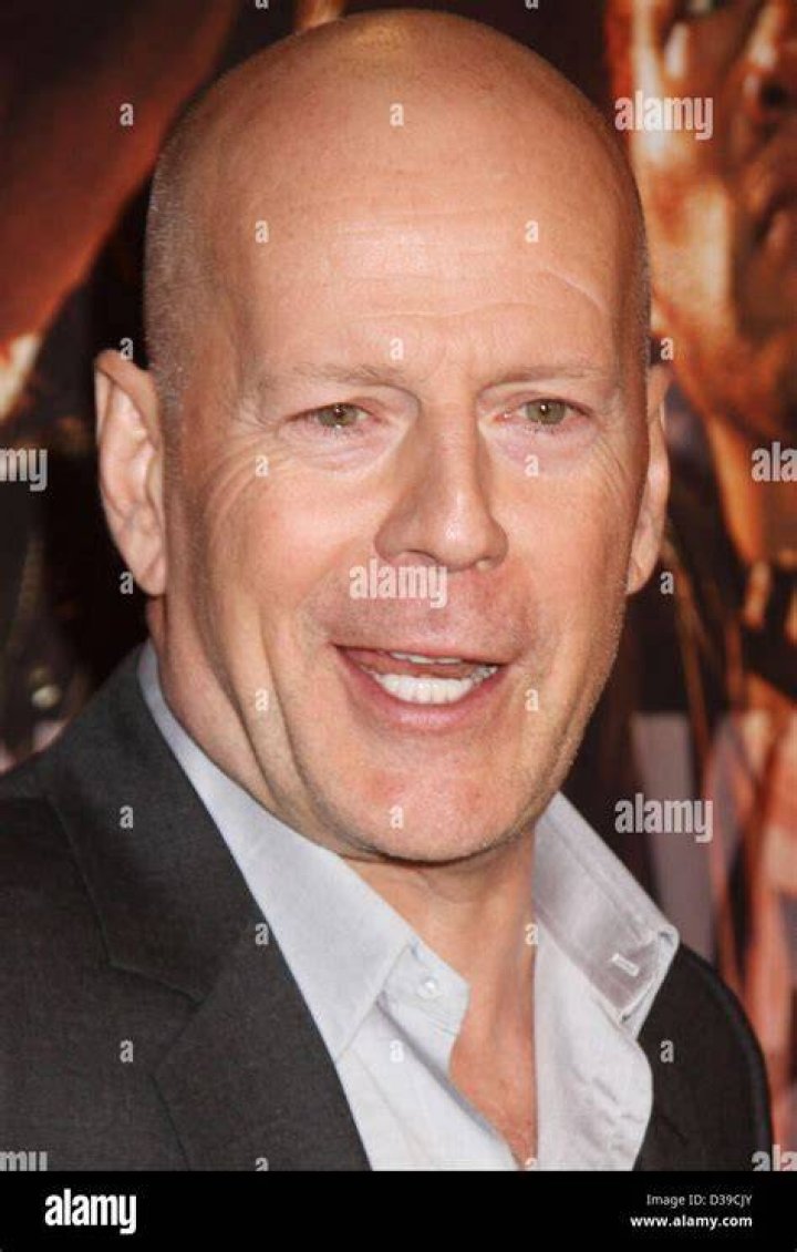 Actor Bruce Willis attends the Los Angeles National Day press conference at the Edmund D. Edelman Children's Court on November 23, 2002 in Monterey Park, California ┃Source: Getty Images
