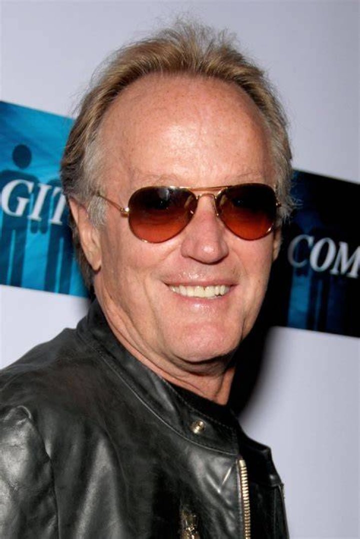 Actors Peter Fonda (L) and Jane Fonda attend Jane Fonda's hand and footprint ceremony at TCL Chinese Theatre | Photo: Getty Images