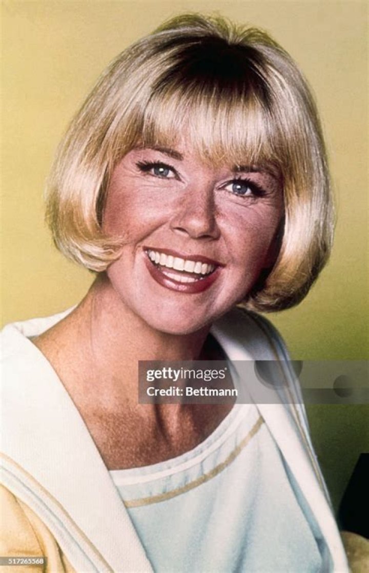 Actress Doris Day pictured smiling in a green sweater on January 1, 1960 | Source: Getty Images