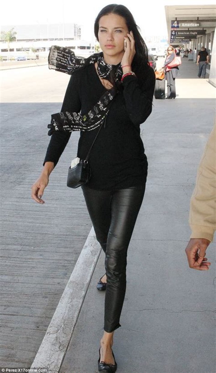 Adriana Lima spotted on a video shoot Adriana lima, Adriana lima outfit, Adriana lima body