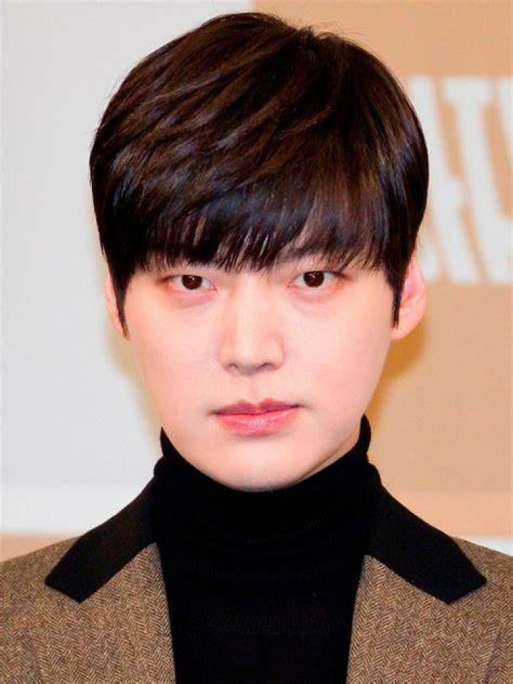Ahn Jae Hyun sweats when asked about Goo Hye Sun at drama press conference KPOP, KFANS
