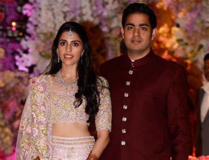 Akash Ambani and Shloka Mehta at their wedding party, in Mumbai | Photo: Getty Images