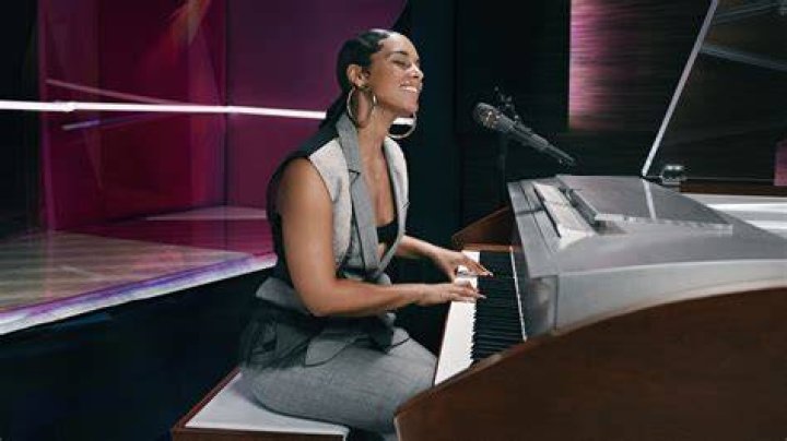 Alicia Keys Playing Around On IG Live