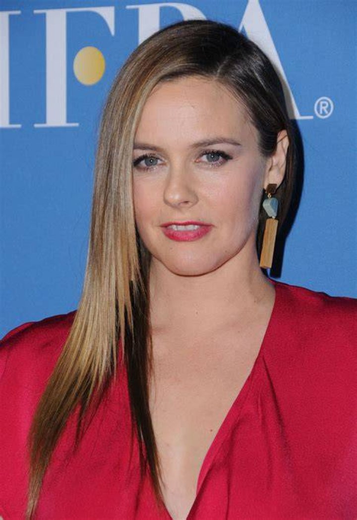 Alicia Silverstone in the screening of "Clueless" benefit in Hollywood in 1995 | Source: Getty Images