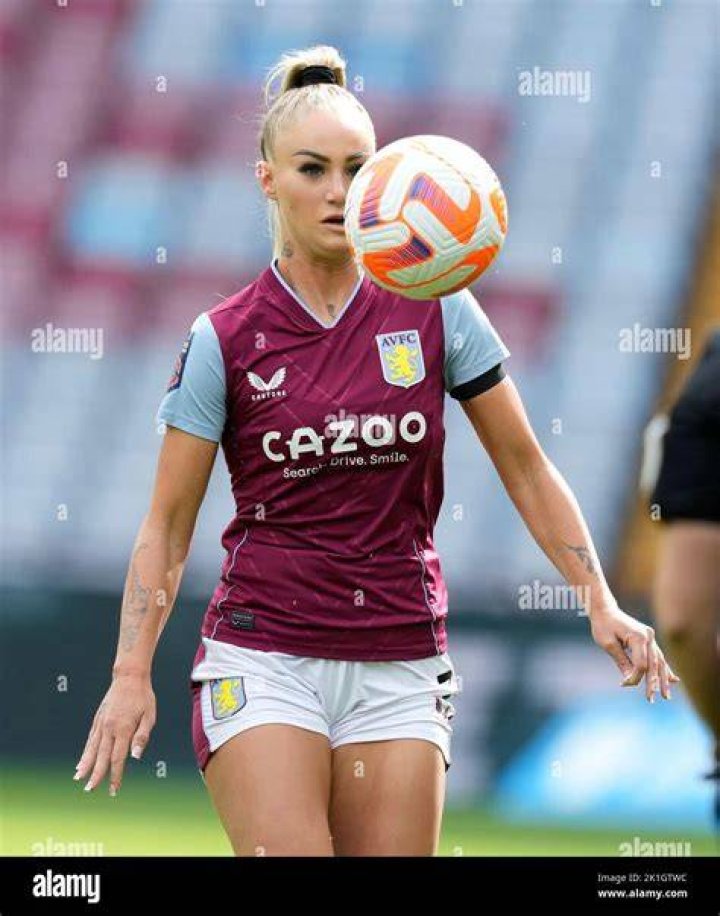 Alisha Lehmann the sexy Aston Villa football player who left her girlfriend for Douglas Louis
