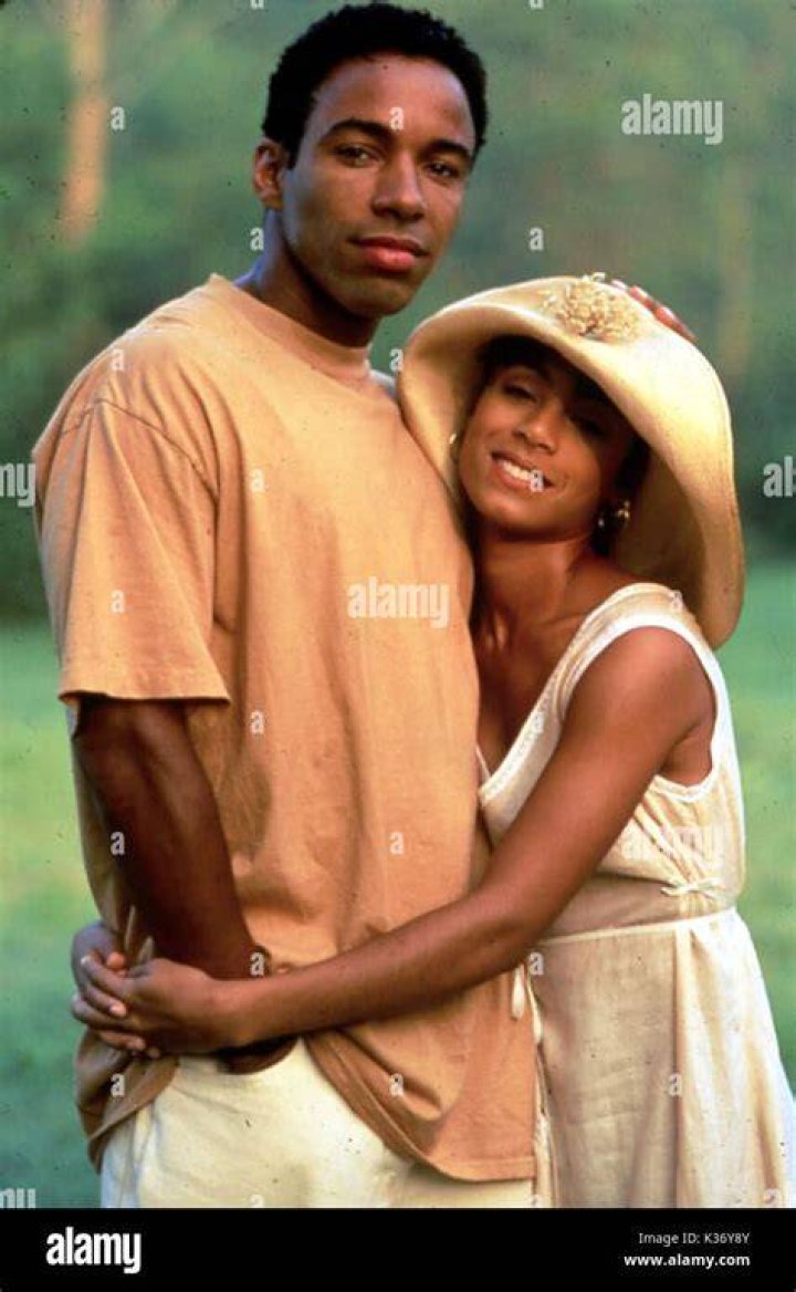 Allen Payne and Jada Pinkett Smith on the set of "Jason's Lyric" in 1994 | Source: Getty Images