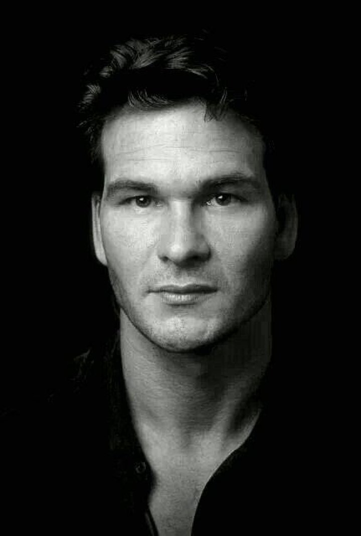 American actor Patrick Swayze (1952 - 2009), circa 1990. | Photo: Getty Images