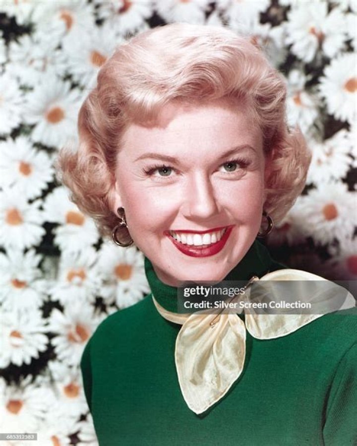 American actress Doris Day in a fur-trimmed coat, circa 1963. | Photo: Getty Images
