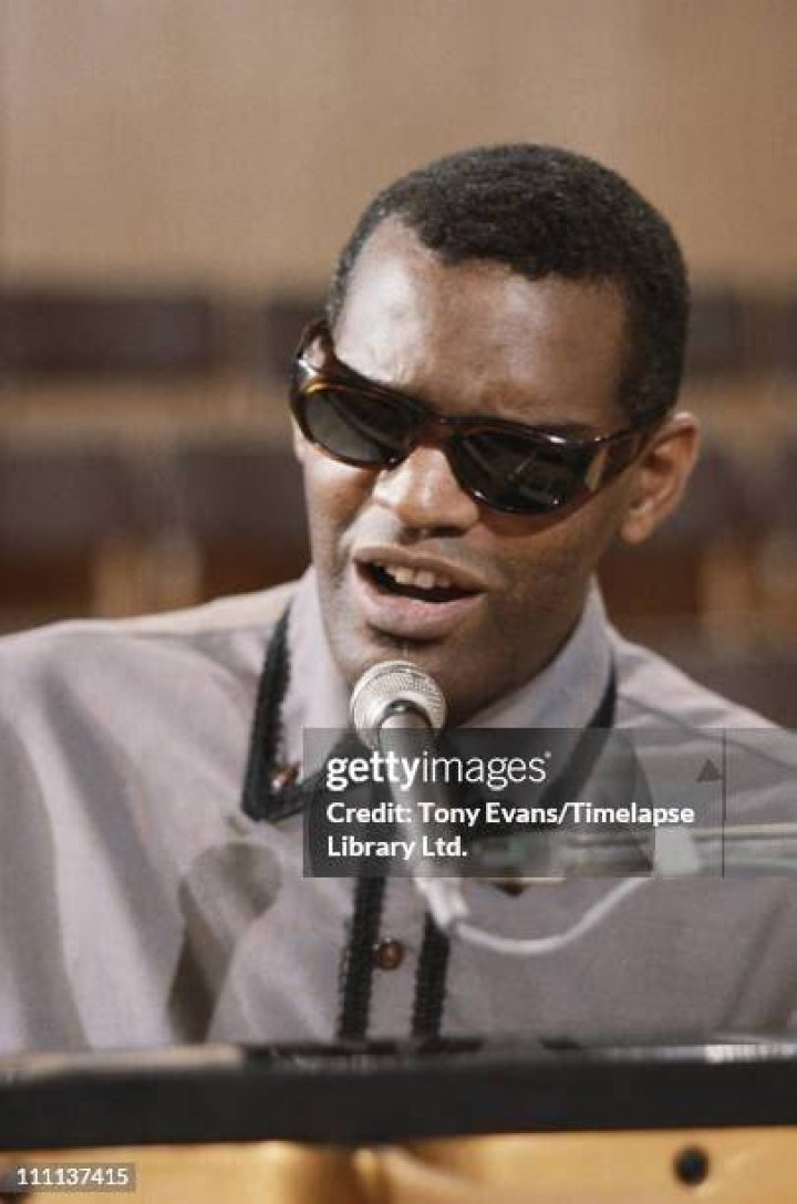 American musician and composer Ray Charles (1930 - 2004) performs at the Salute to Freedom benefit concert, Birmingham, Alabama, August 5, 1963 | Photo : Getty Images