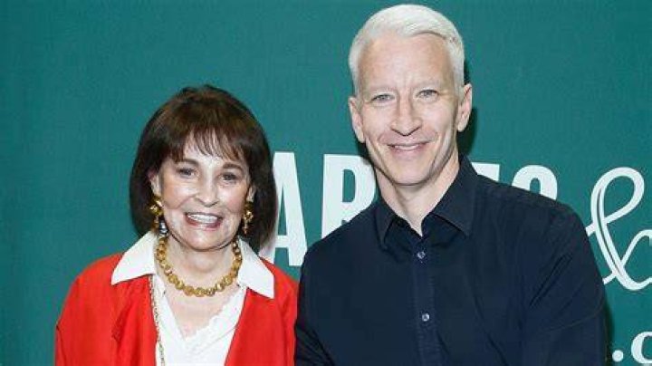 Anderson Cooper and his mother Gloria Vanderbilt at the "Nothing Left Unsaid" New York premiere at Time Warner Center, 2016. | Source: Getty Images