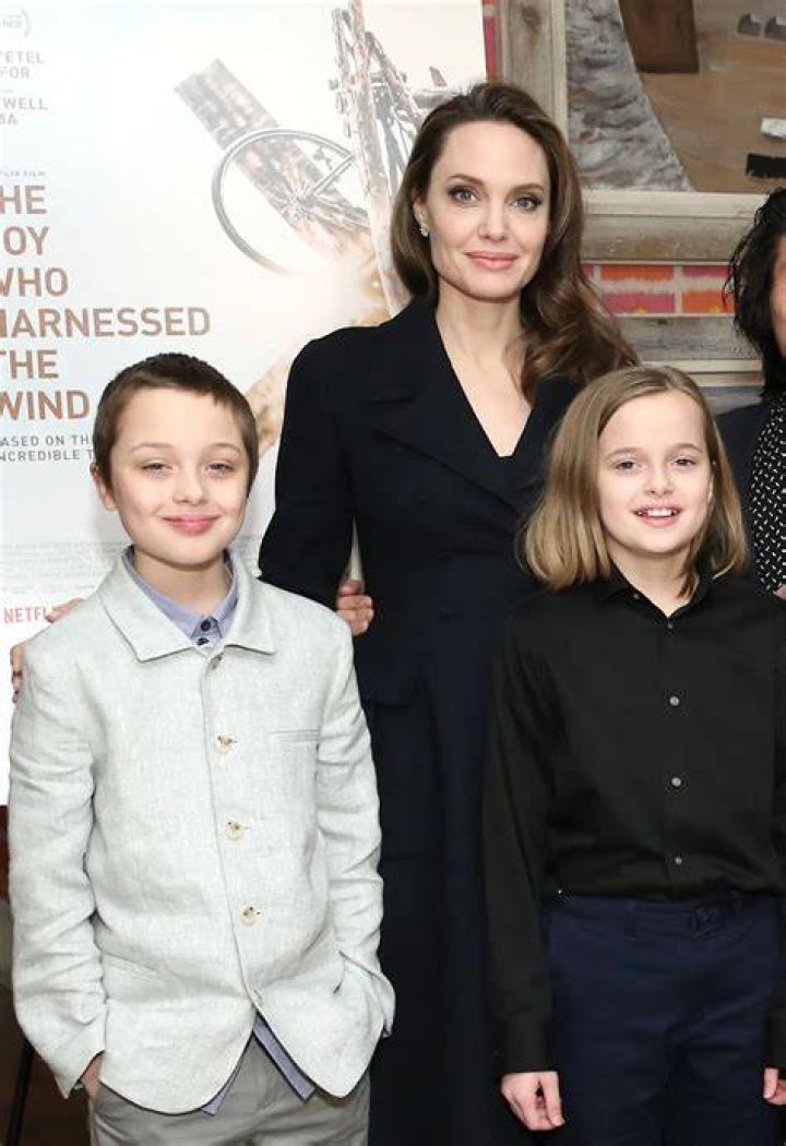 Angelina Jolie with her twins Knox and Vivienne in Japan in 2014 | Source: Getty Images