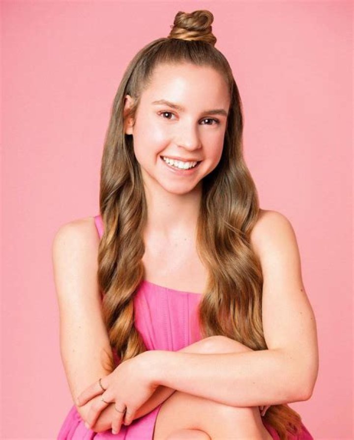 Anna McNulty Bio, Wiki, Age, Height, Husband, Family, Flexibility, Stretches and Net Worth