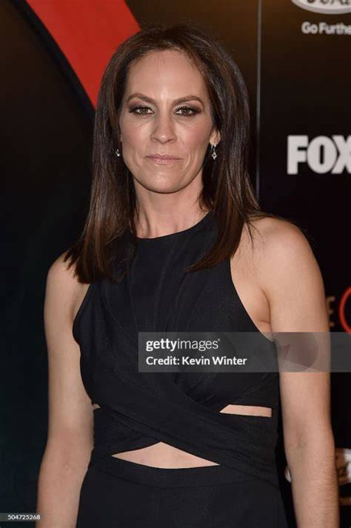 Annabeth Gish attends the premiere of "How To Lose A Guy In 10 Days." | Source: Getty Images 