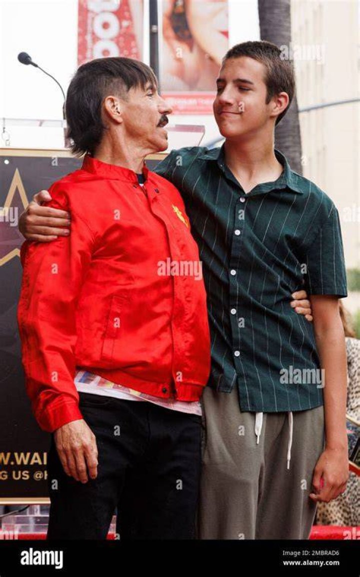 Anthony Kiedis greets son Everly Bear with a kiss while picking him up from school Daily Mail