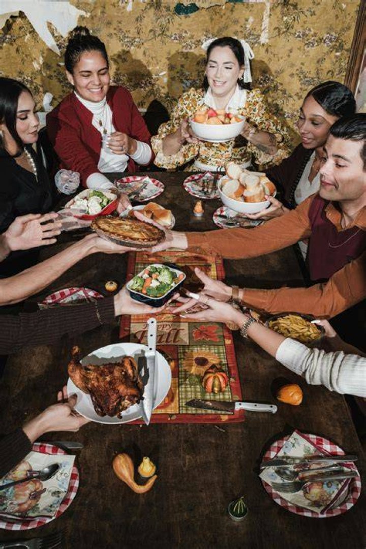 At the dinner party | Source: Unsplash