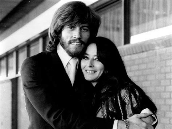 Barry Gibb and Linda Gray on their wedding day in 1970. | Source: Getty Images