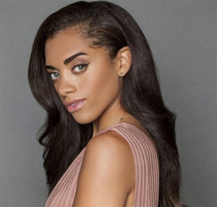 Kiara Barnes Husband: Is She Married? Family And Net Worth Beautiful Kiara Barnes with her best friends in an event.