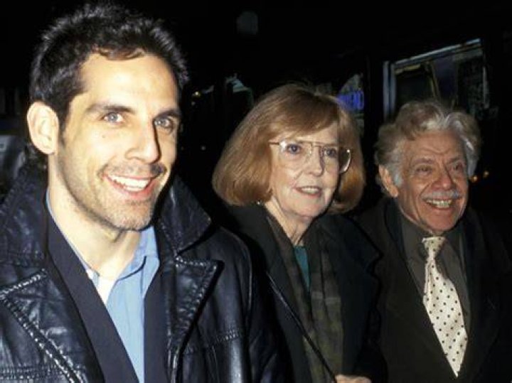 Ben Stiller with his parents, Jerry Stiller and Anne Meara, at the benefit party for the movie premiere of "Flirting with Disaster" at Laura Belle restaurant on March 18, 1996 | Source: Getty Images