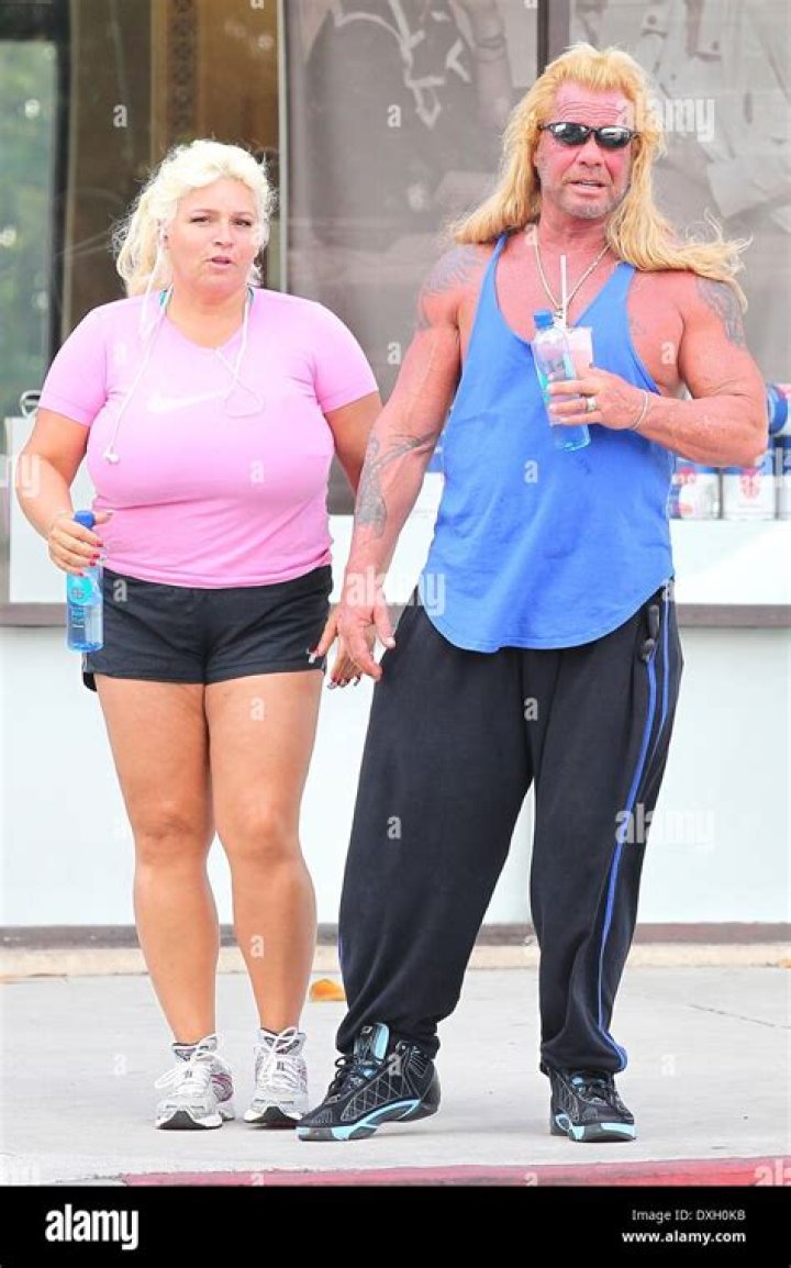 Beth Chapman and Duane Chapman smiling at what appeared to be a book signing event | Photo: Instagram/cecilybeezee
