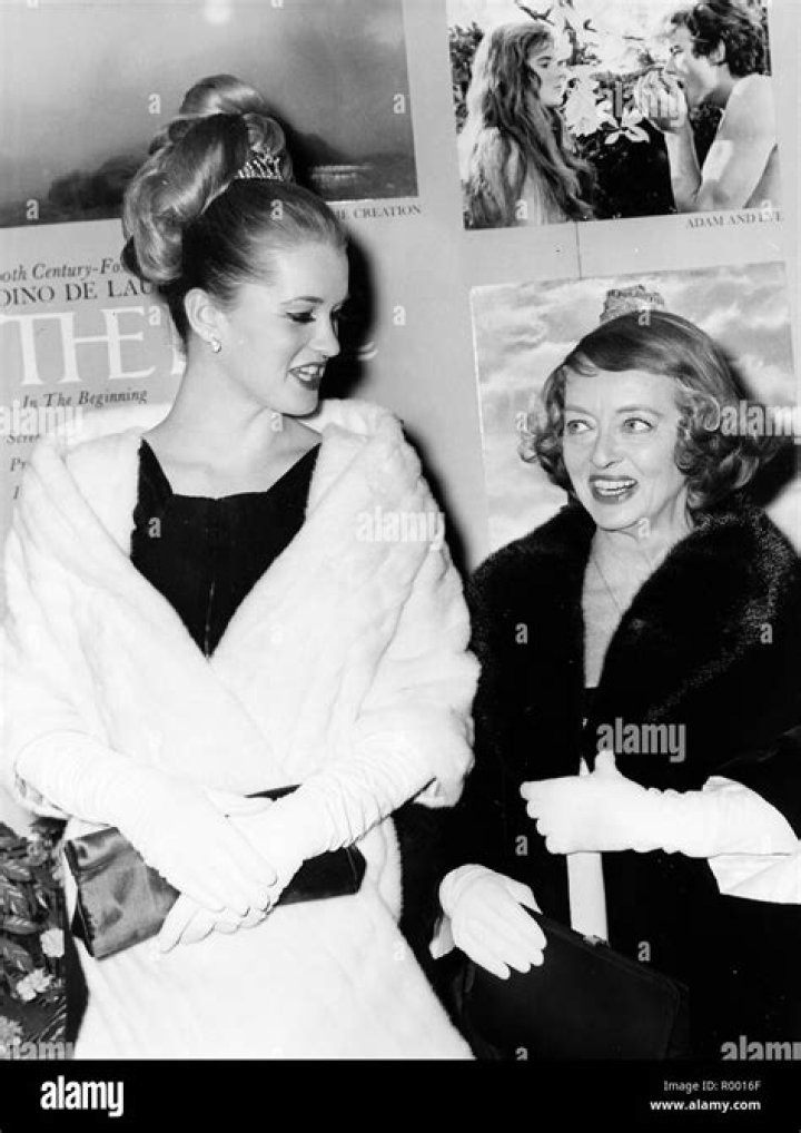 Bette Davis and Barbara Hyman during the 1st Annual Straw Hat Awards - Party in New York City on June 16, 1970 | Photo: Ron Galella/Ron Galella Collection/Getty Images