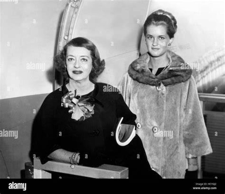 Bette Davis and daughter Barbara in New York on March 20, 1951 (Left), Bette Davis inside a car circa 1970 (Right) | Photo: Getty Images
