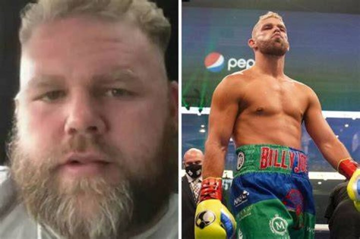 Billy Joe Saunders also wore a Versace robe ahead of his clash with Canelo Alvarez