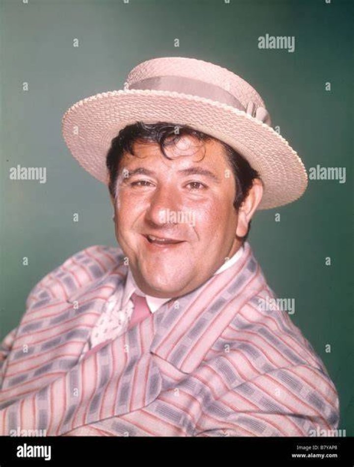 Buddy Hackett at The Scott Mewman Awards in 1983 at the Century Plaza Hotel in Century City, California. | Photo: Getty Images