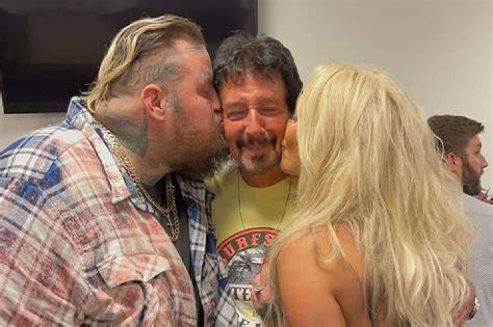 Bunnie Xo Moves Her Dad to Nashville Amid Cancer Battle