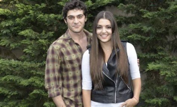 Burak Deniz and Hande Er&ccedil;el New Interview (İki Yabanci Set) YouTube