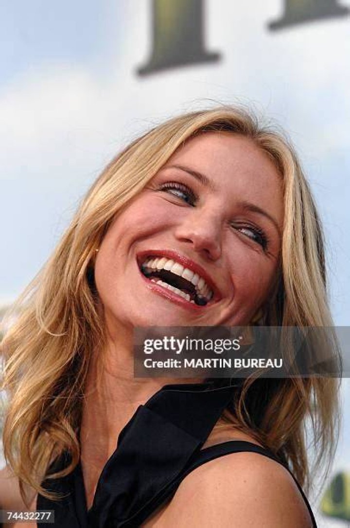 Cameron Diaz poses during the book signing event for "The Longevity Book" at Barnes & Noble in Huntington Beach, California on April 14, 2016 | Source: Getty Images
