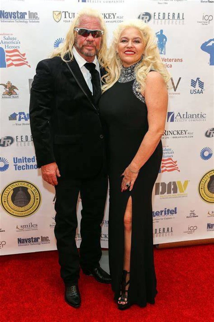 Cecily, Beth Chapman, and Duane Chapman all arm-in-arm in a basement | Photo: Instagram/cecilybeezee