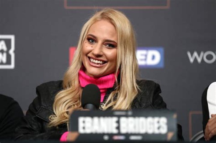 Champ Ebanie Bridges vows to 'dominate' OnlyFans star turned boxer Elle Brooke Daily Star