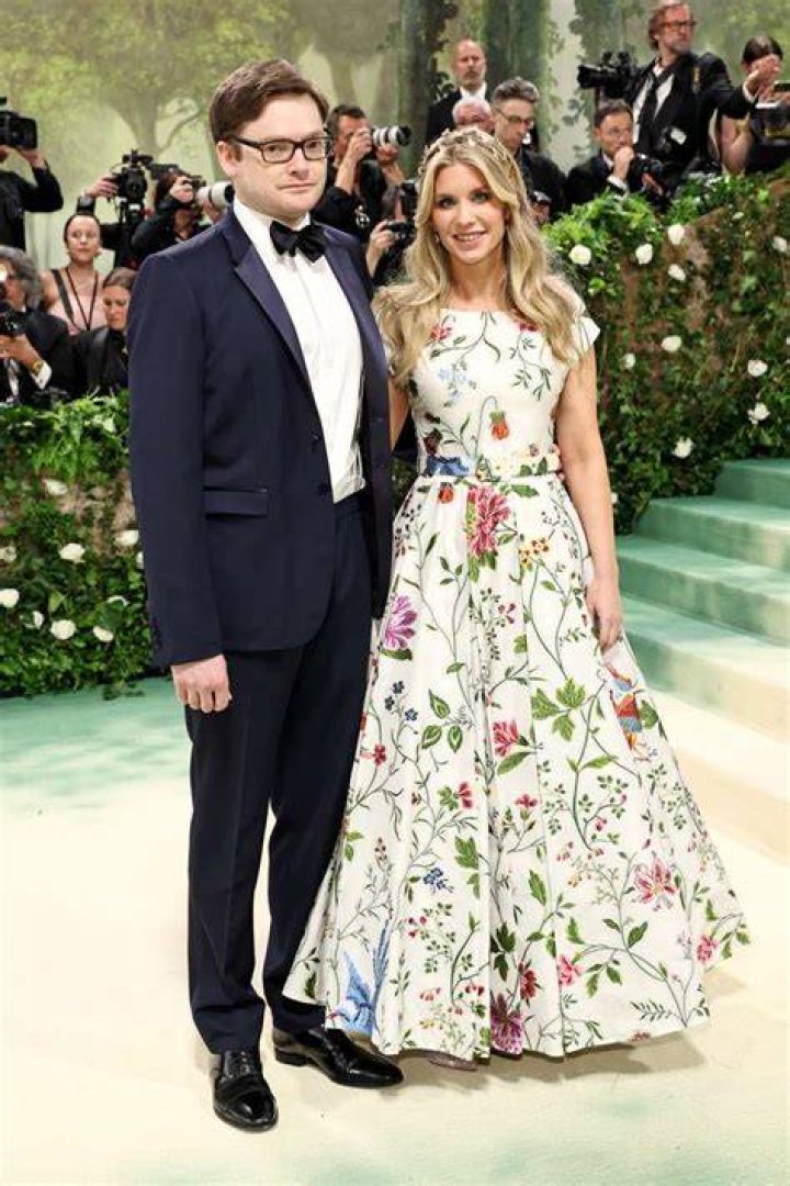 Charles Shaffer and Elizabeth Cordry pose at the "Manus x Machina: Fashion In An Age Of Technology" Costume Institute Gala at Metropolitan Museum of Art on May 2, 2016, in New York City | source: Getty Images