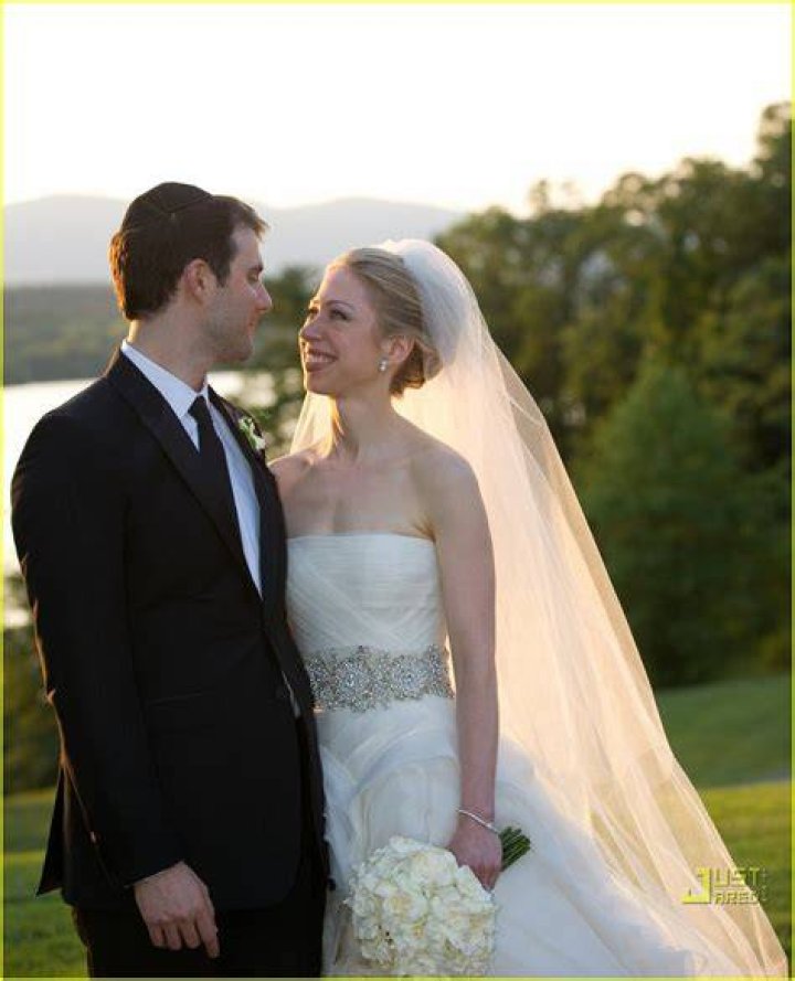 Chelsea Clinton and Marc Mezvinsky attend the Headstrong Gala 2017. | Photo: Getty Images