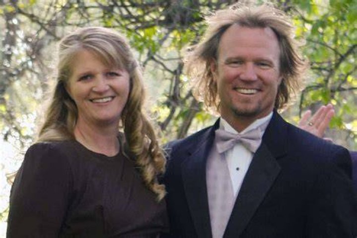 Christine Brown poses with Kody, Robyn, Meri, and Janelle Brown in a TLC photograph for season 17 of 'Sister Wives.'