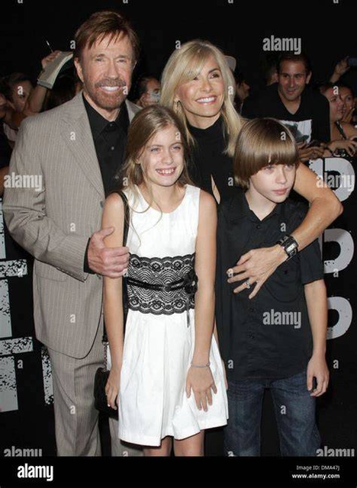 Chuck Norris and his wife Gena Norris at the Beverly Hilton Hotel on february 11, 2009 | Photo: Getty Images