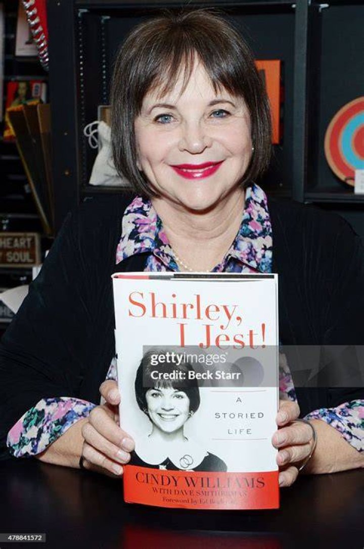 Cindy Williams discusses and signs copies of "Shirley, I Jest!: A Storied Life" in West Hollywood, California on June 27, 2015 | Photo: Getty Images