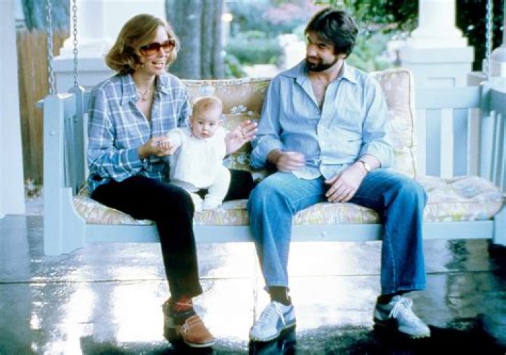 Cybill Shepherd sits with David Ford with their daughter Clementine Ford in 1979 in Los Angeles, California. | Source: Getty Images