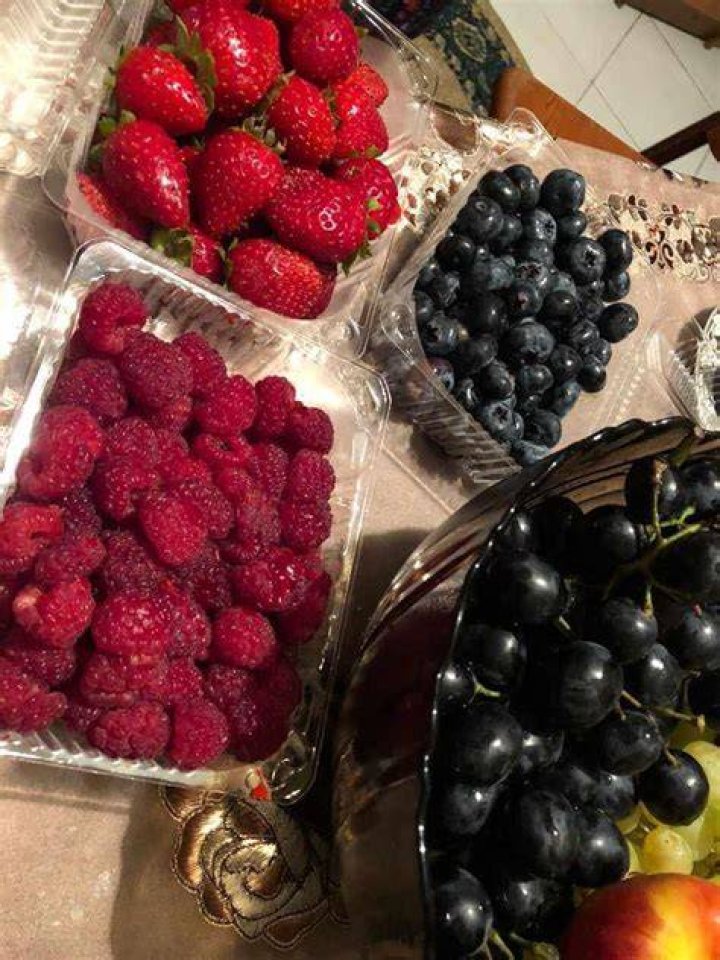 Donna ate the berries that the man had picked earlier in the day. | Source: Pexels