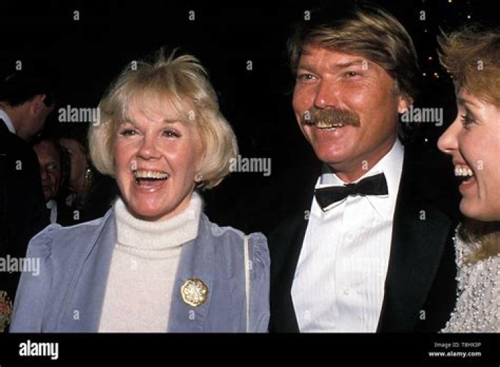 Doris Day, Terry Melcher, and his wife at Hyatt Regency Hotel in Monterey, California in 1988 | Photo: Getty Images