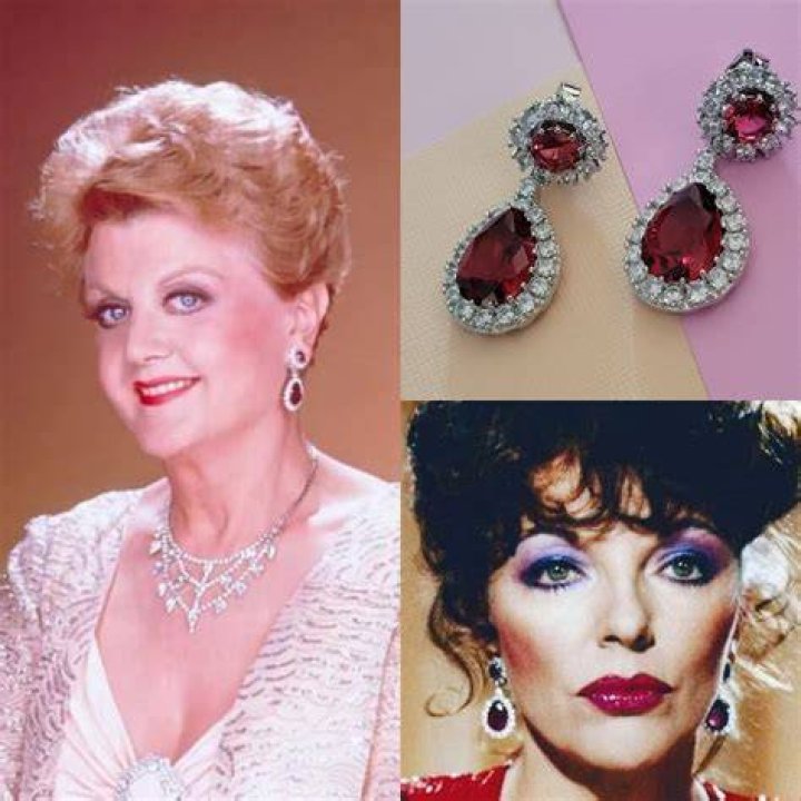 Earrings: Joan was also wearing a gorgeous pair of studded earrings
